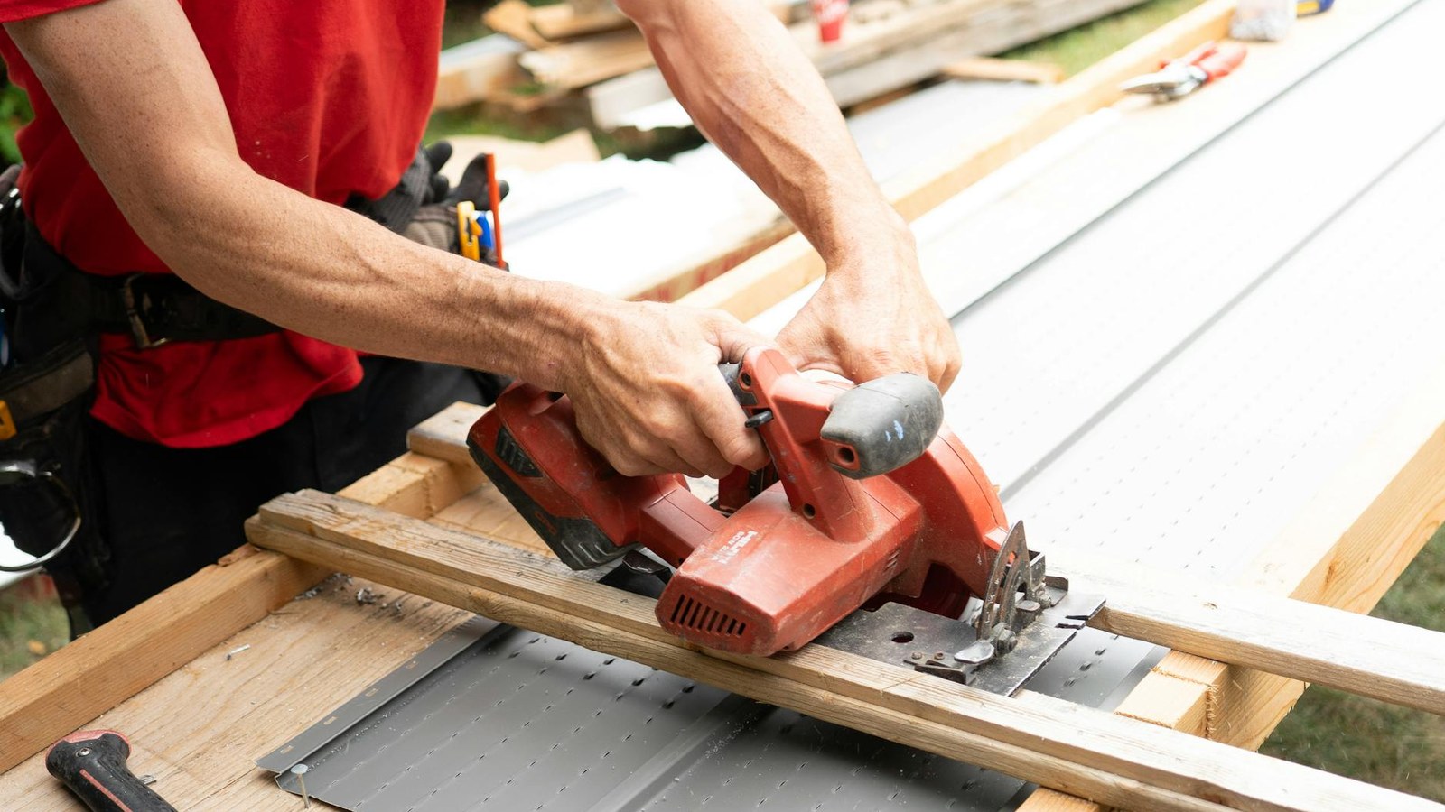 Handwerker-Preise verhandeln: 7 Profi-Strategien für 15–25 % Ersparnis